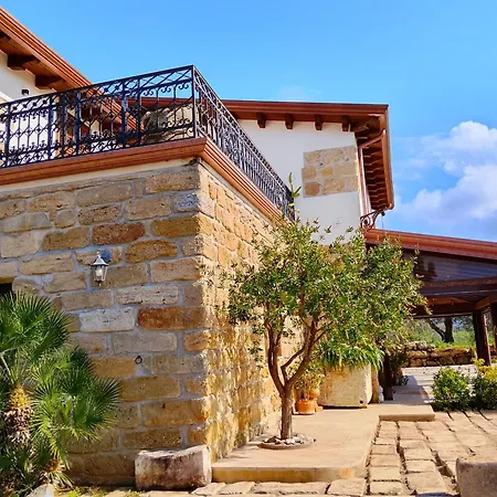 בית הארחה Relais Del Sole 4*